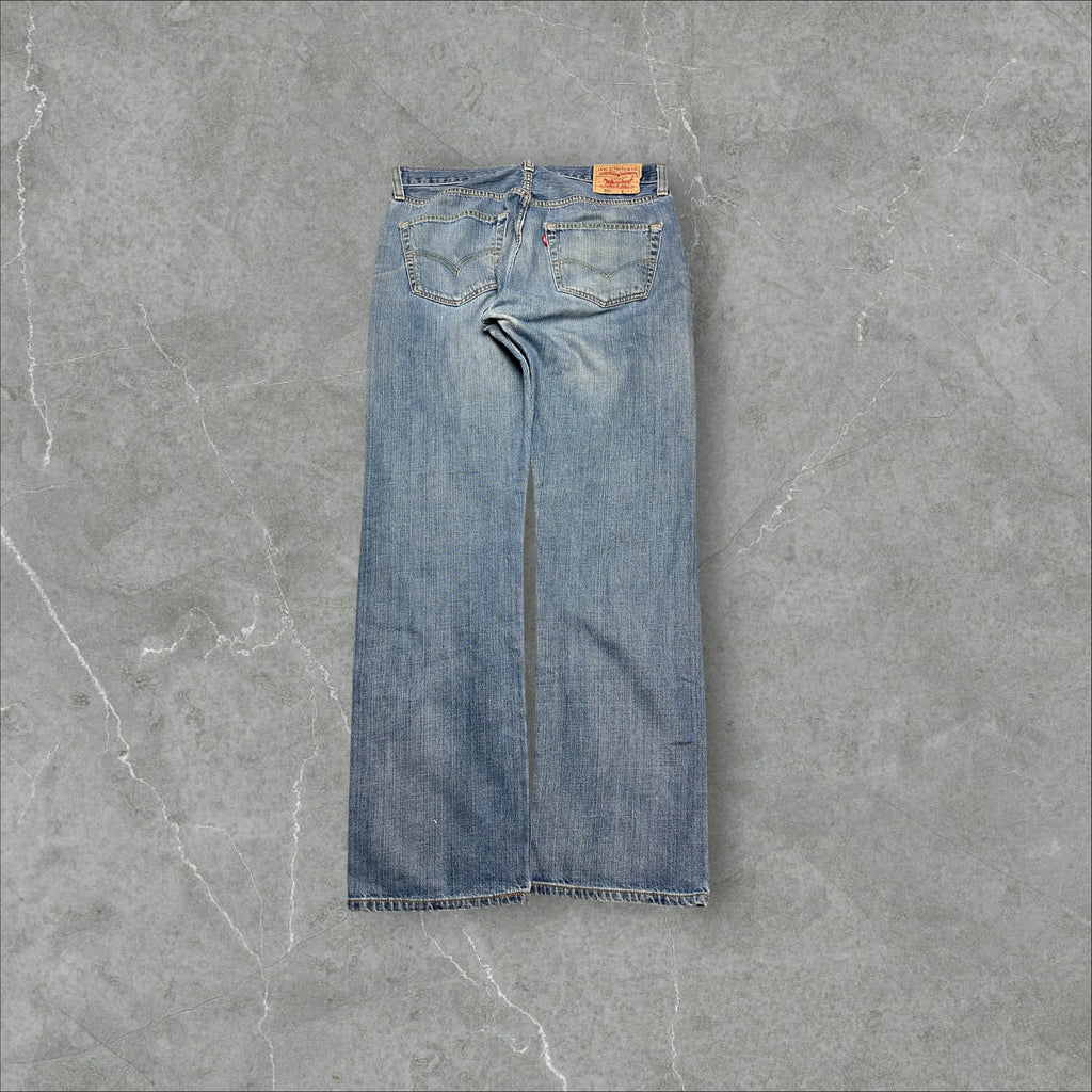 Vintage Levi’s 501 (M-L)