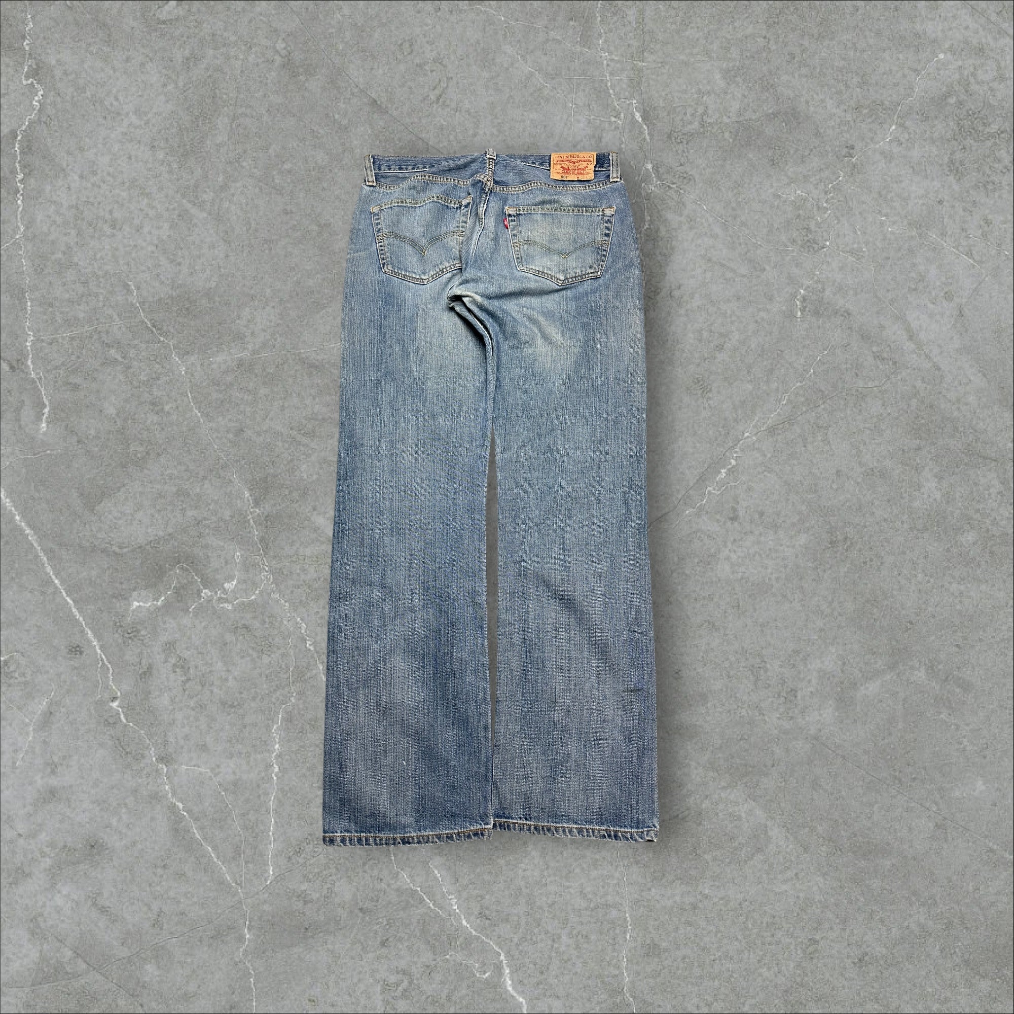 Vintage Levi’s 501 (M-L)