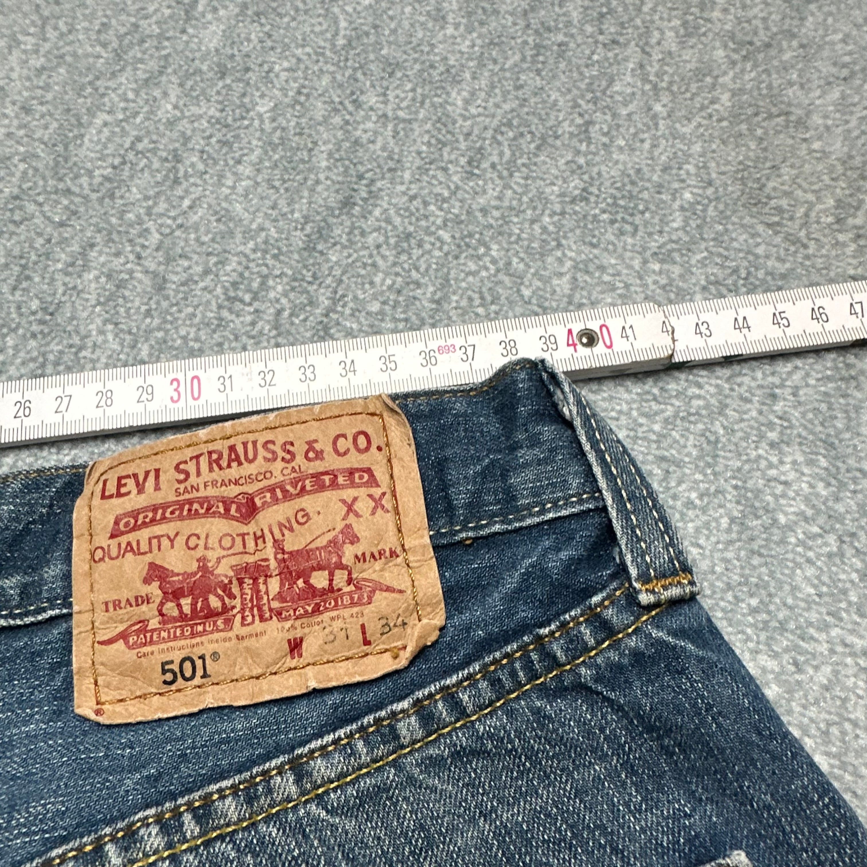 Vintage Levi’s 501 Jeans (S-M)