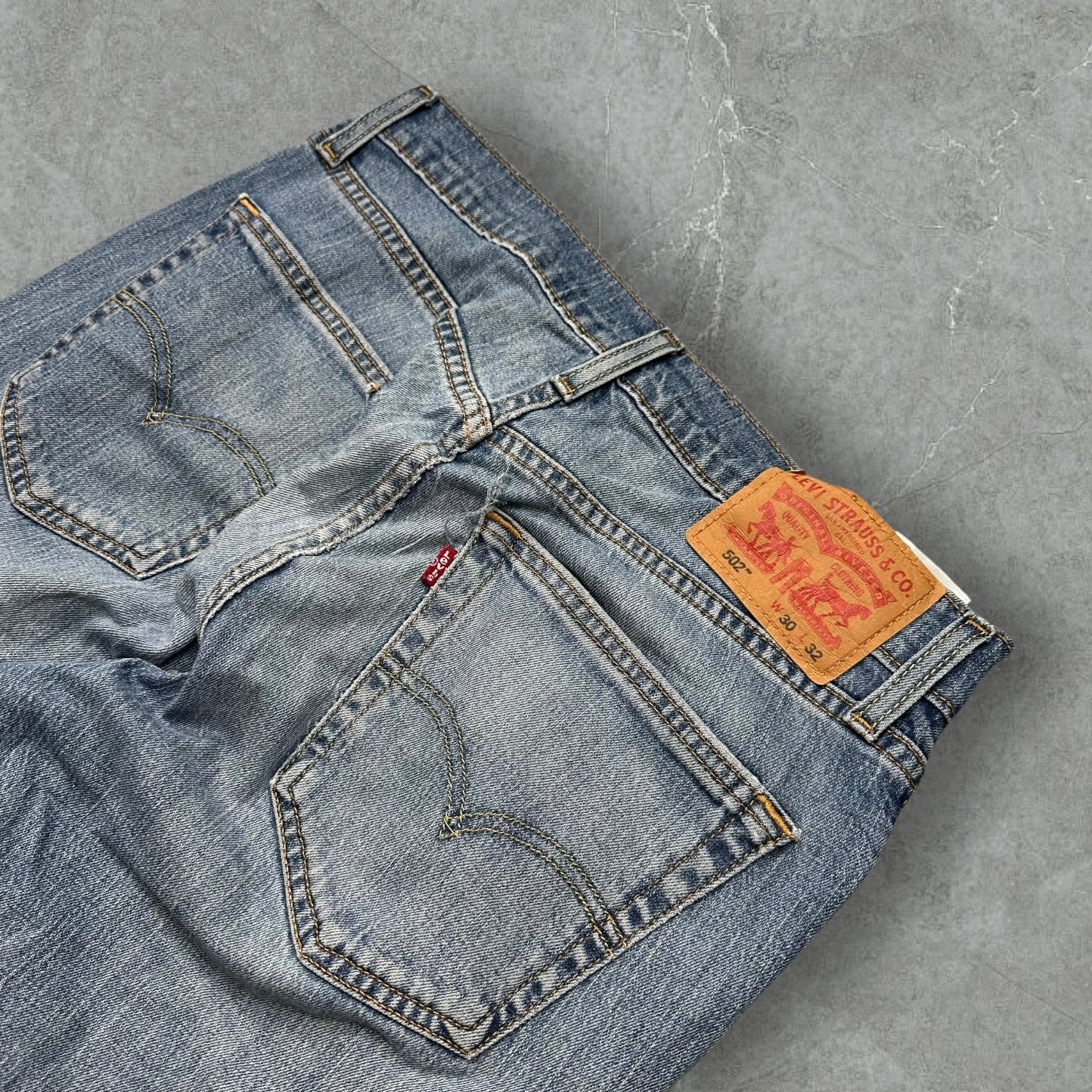 Vintage Levi’s 502 Jeans (S-M)