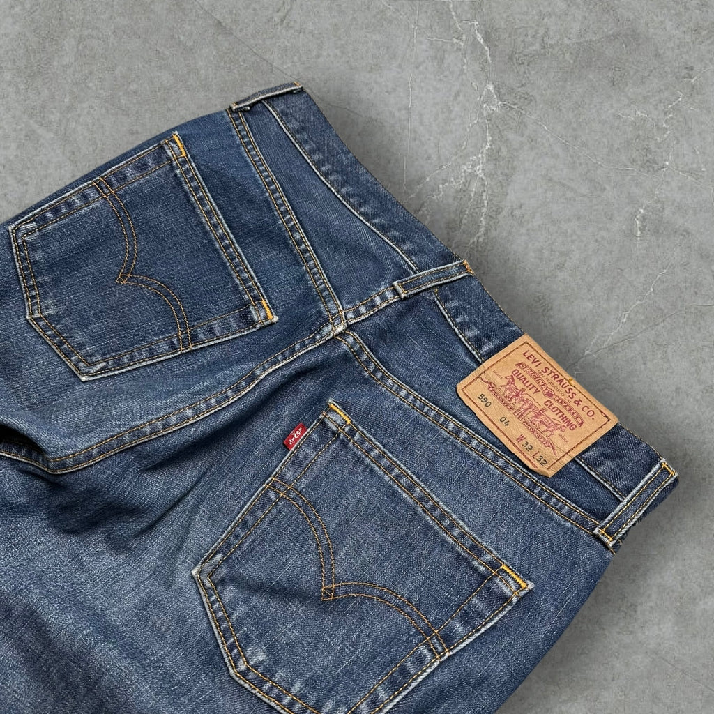 Vintage Levi’s 590 Jeans (M)