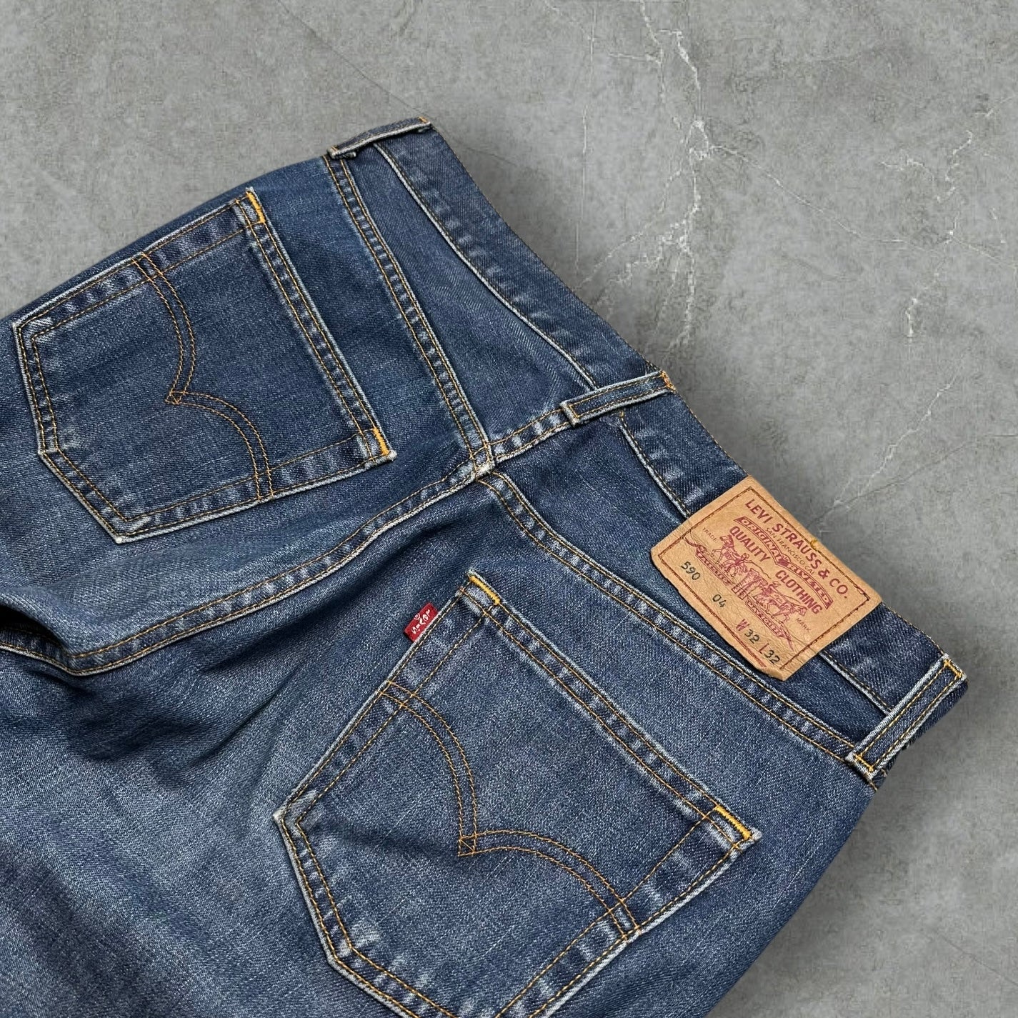 Vintage Levi’s 590 Jeans (M)