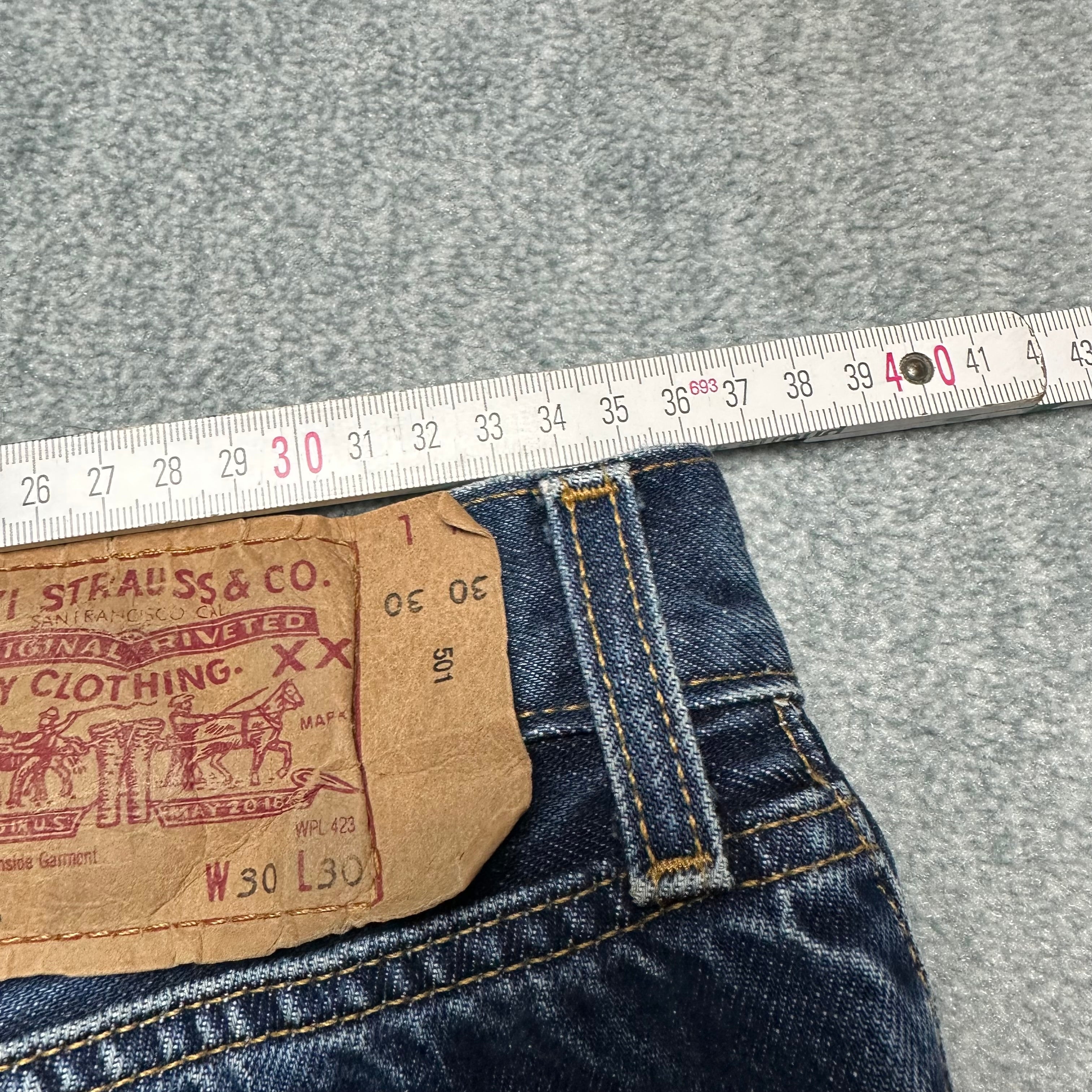 Vintage Levi’s 501 Jeans (XS)
