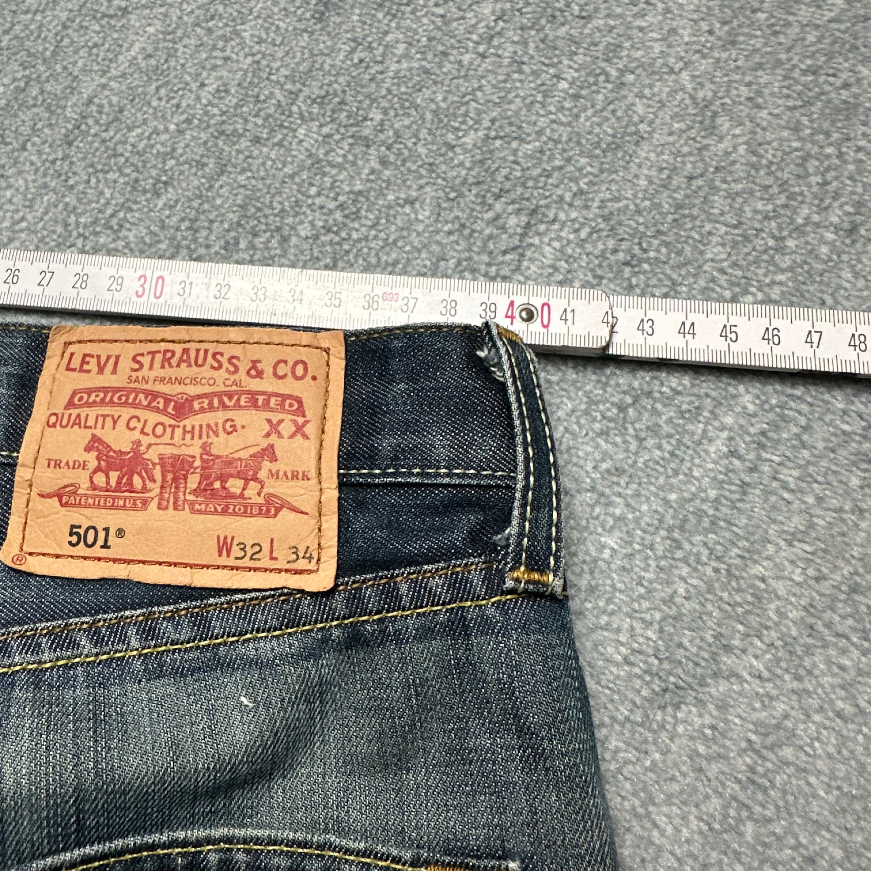 Vintage Levi’s 501 Jeans (M-L)