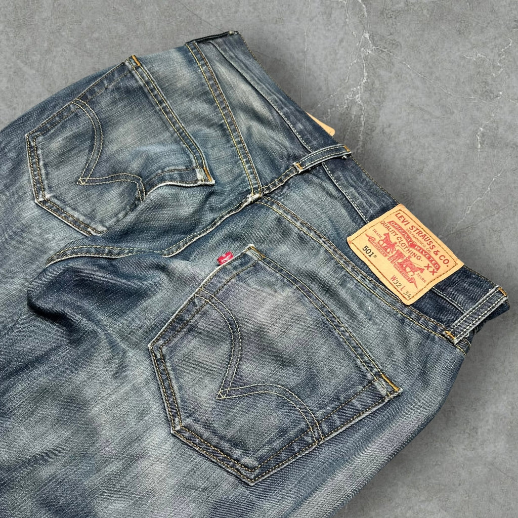 Vintage Levi’s 501 Jeans (M-L)