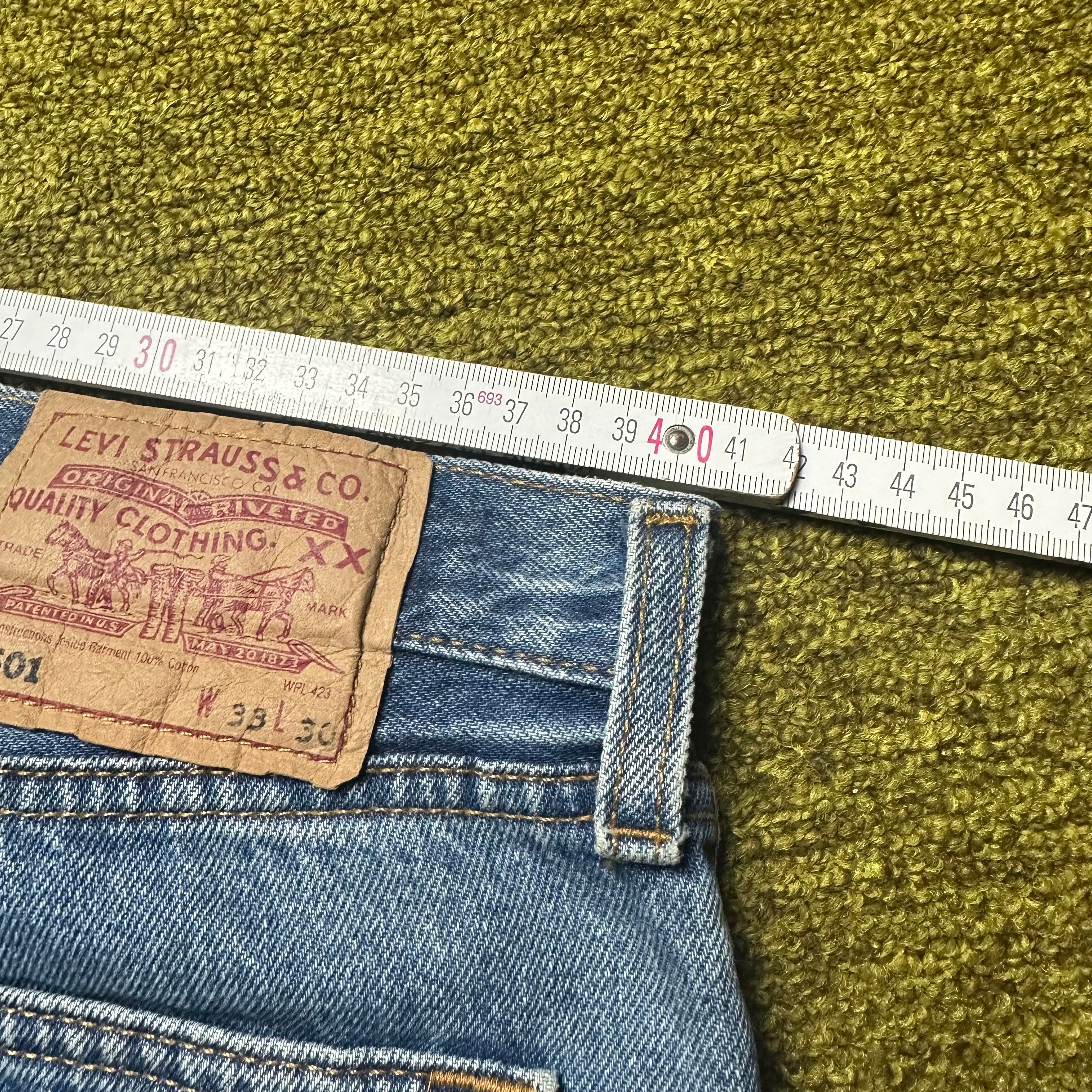 Vintage Levi’s 501 Jeans (S-M)