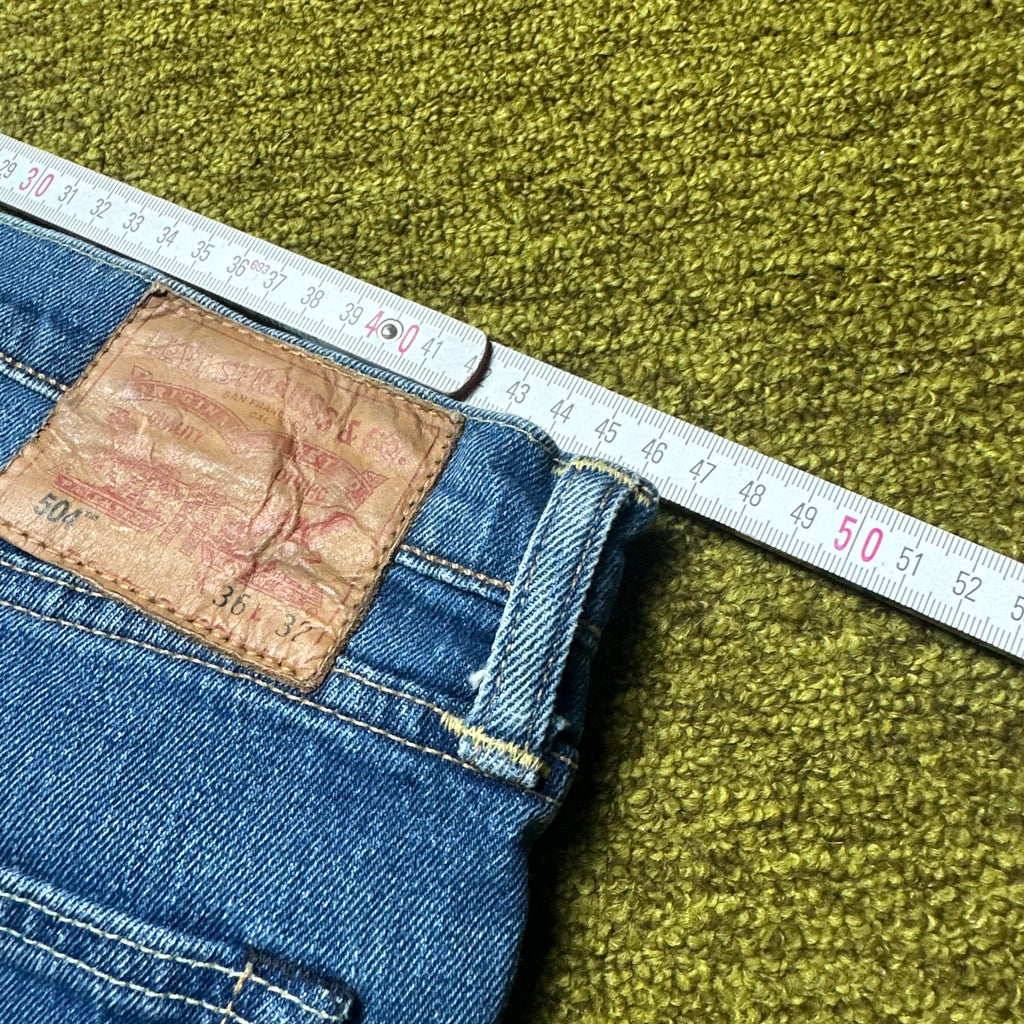 Vintage Levi’s 504 Jeans (L-XL)