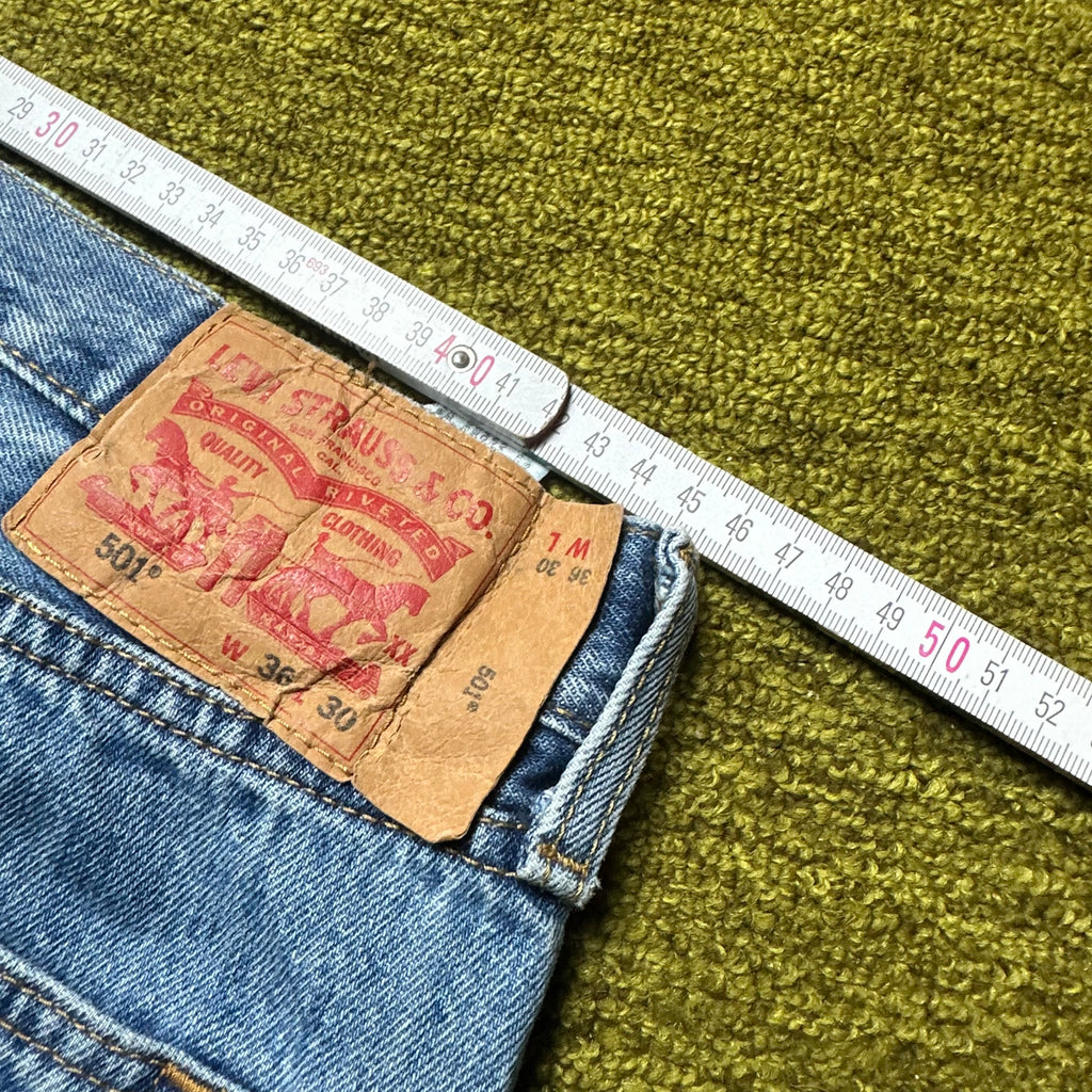 Vintage Levi’s 501 Jeans (L)