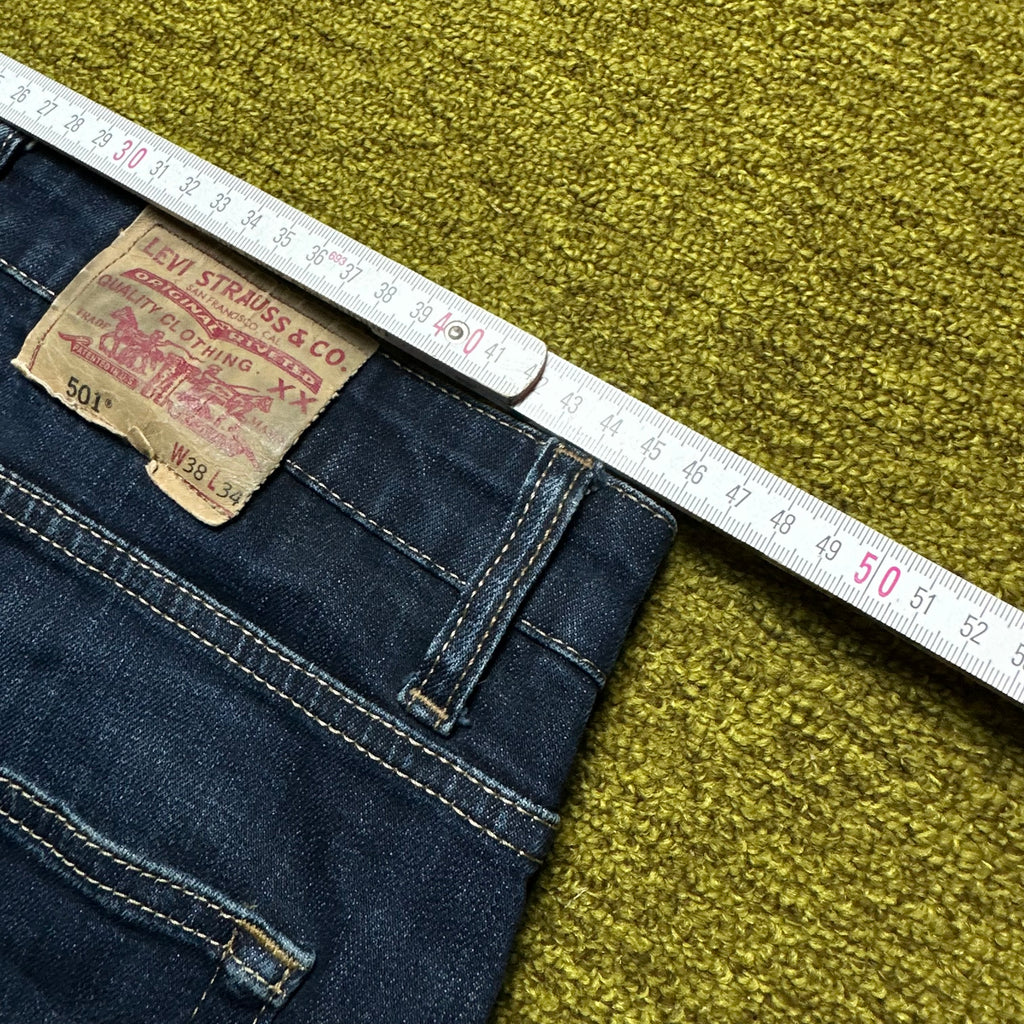Vintage Levi’s 501 Jeans (L-XL)