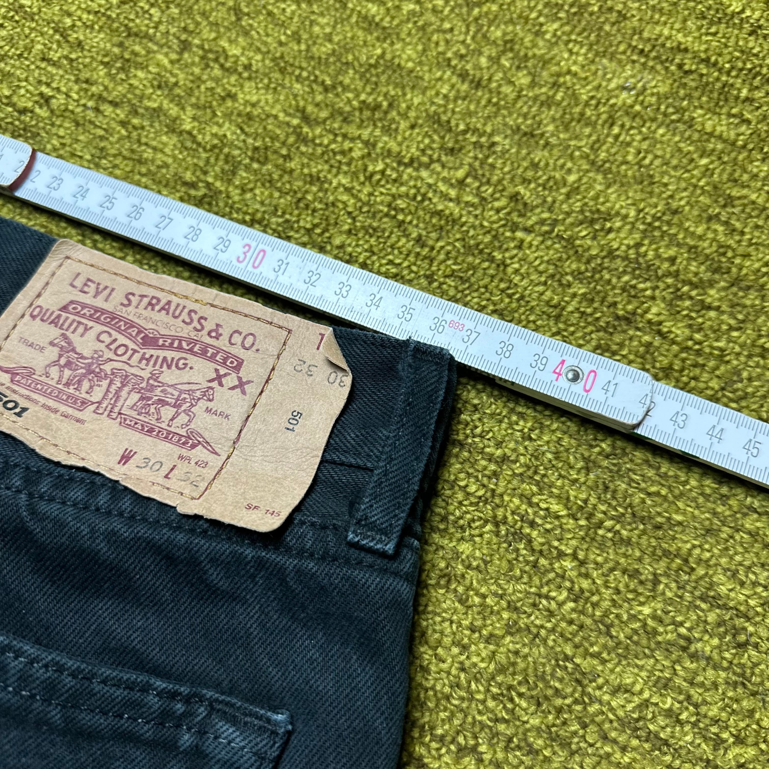 Vintage Levi’s 501 Jeans (XS)