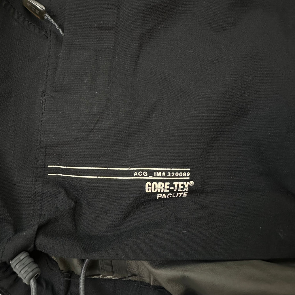 Vintage Nike ACG Windbreaker (S)