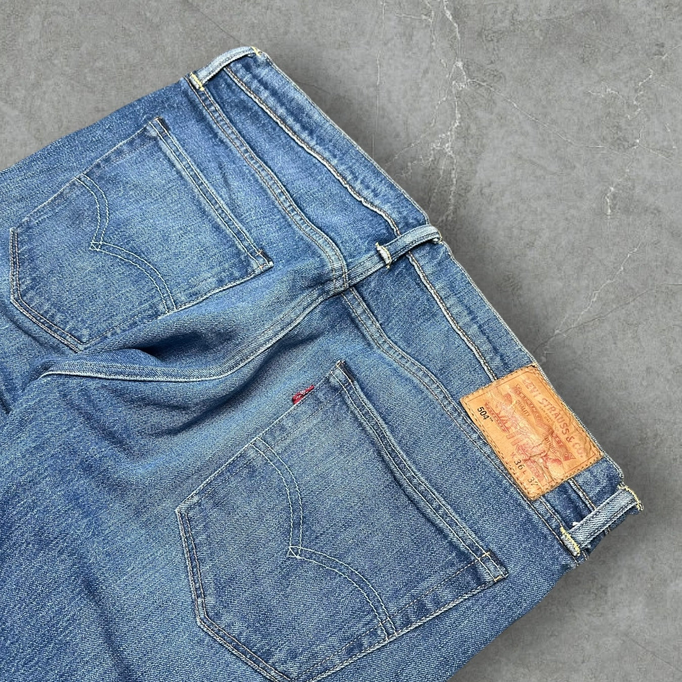 Vintage Levi’s 504 Jeans (L-XL)